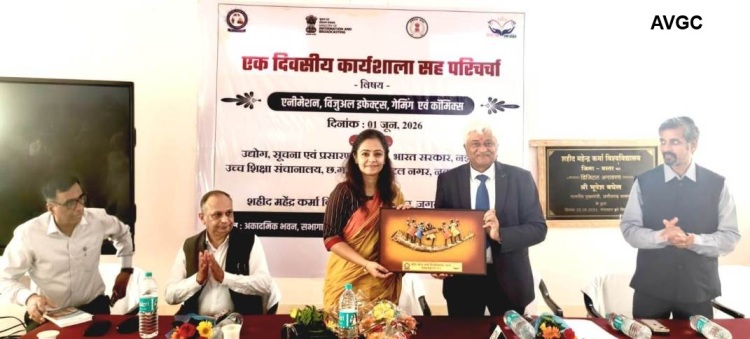 एनिमेशन, विजुअल इफेक्ट्स, गेमिंग व काॅमिक्स विषय पर आयोजित कार्यशाला में सूचना एवं प्रसारण मंत्रालय की संयुक्त सचिव श्रुति सिंह को स्मृति चिह्न भेंट करते कुलपति